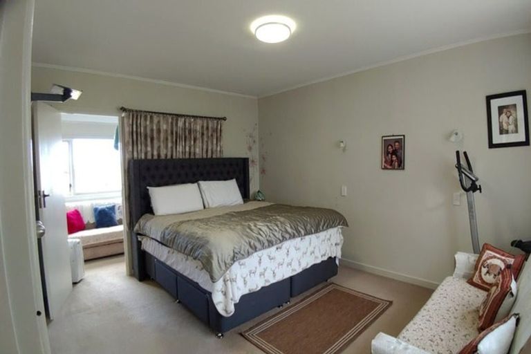 Photo of property in 1/22 Knights Road, Rothesay Bay, Auckland, 0630