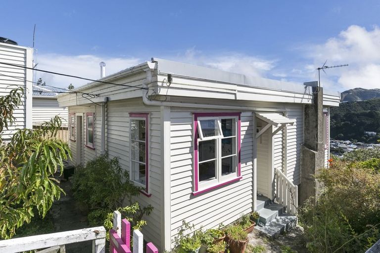 Photo of property in 24 Hudson Street, Island Bay, Wellington, 6023