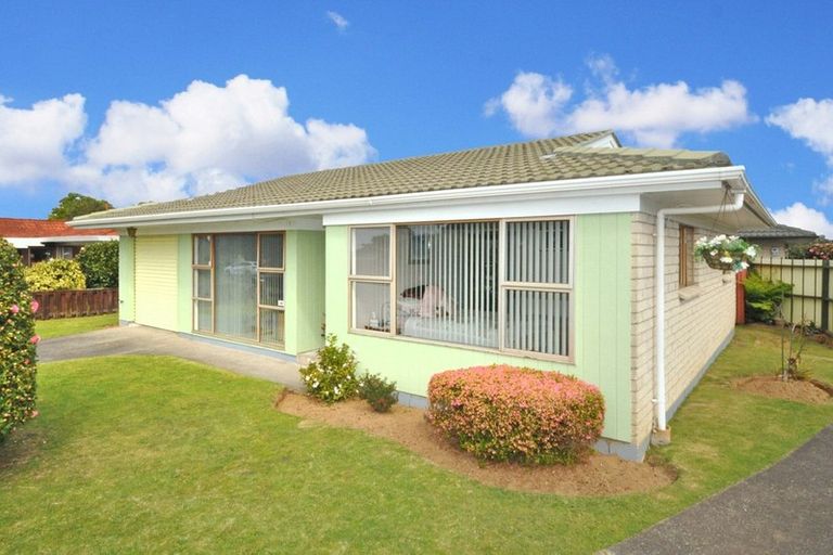 Photo of property in 1/18 Glengowan Place, Conifer Grove, Takanini, 2112