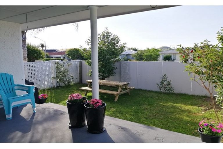 Photo of property in 1 Chester Place, Taradale, Napier, 4112