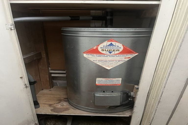 Photo of property in 39 Kamo Road, Regent, Whangarei, 0112