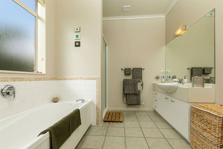 Photo of property in 27 Harvest Drive, Henderson, Auckland, 0612