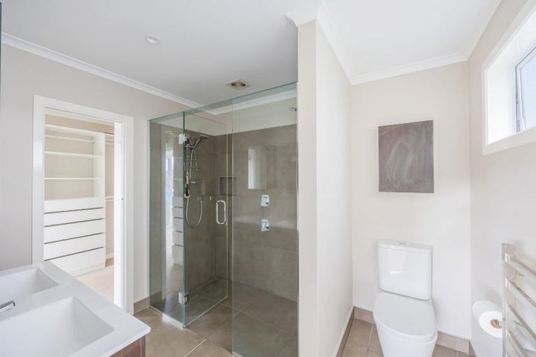 Photo of property in 2/17 Bevyn Street, Castor Bay, Auckland, 0620