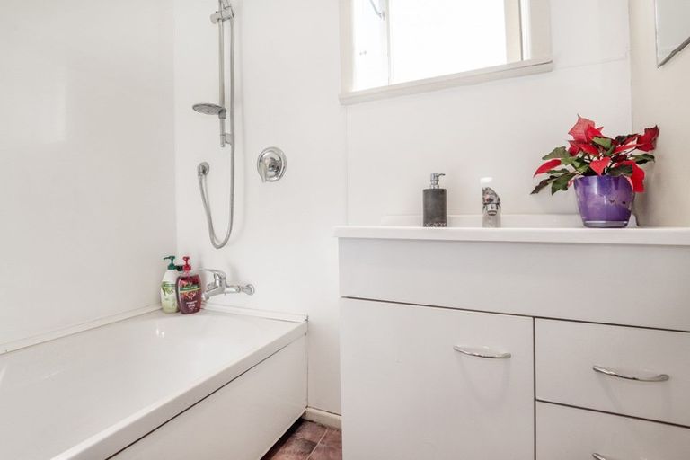 Photo of property in 233 Lumsden Place, Akina, Hastings, 4122