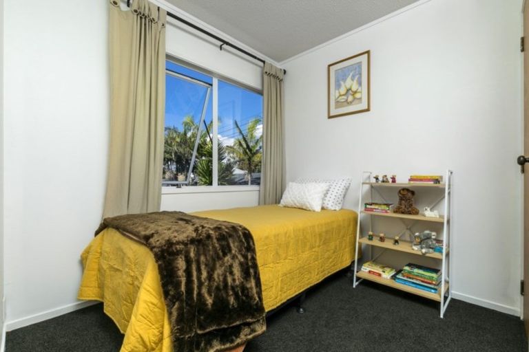 Photo of property in 30a William Bond Street, Stanley Point, Auckland, 0624