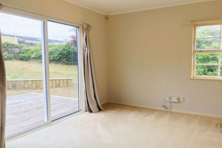 Photo of property in 9 Chelsea View Drive, Chatswood, Auckland, 0626