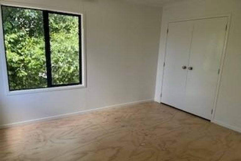 Photo of property in 7a Erica Road, Sunnynook, Auckland, 0620