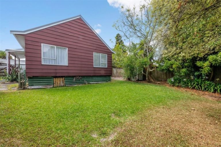 Photo of property in 2/25 Lucinda Place, Glen Eden, Auckland, 0602