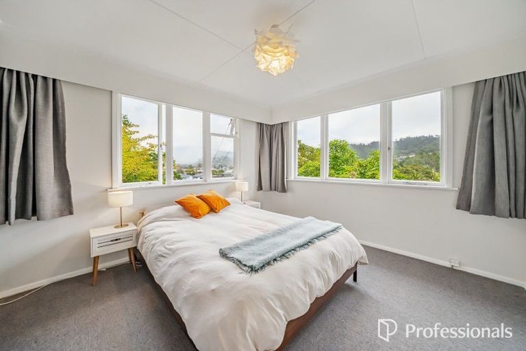Photo of property in 11 Morrison Grove, Stokes Valley, Lower Hutt, 5019