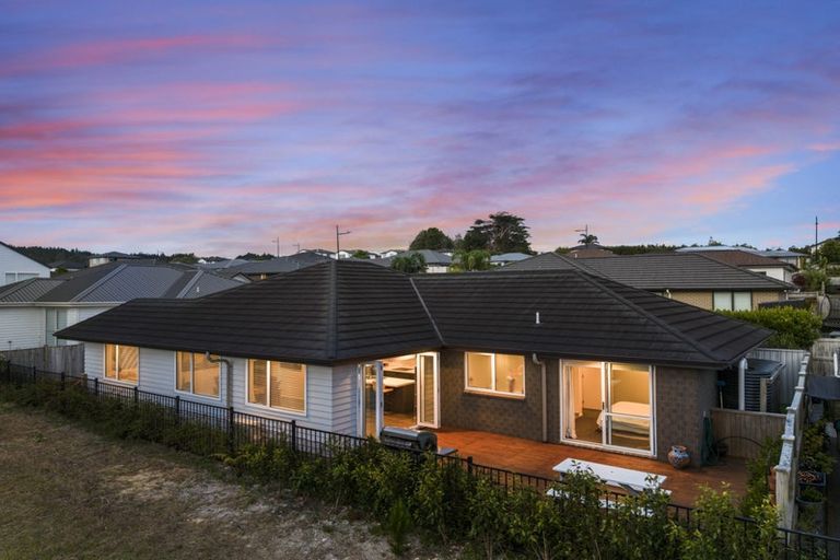 Photo of property in 10 Grenache Way, Kumeu, 0810