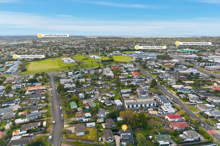 Photo of property in 19b Standage Lane, Kelston, Auckland, 0602