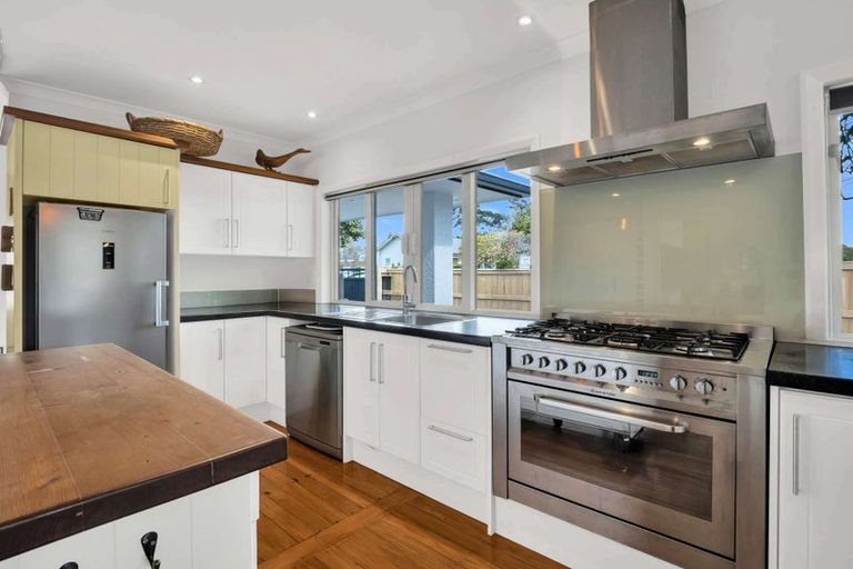 Photo of property in 16 Tregarth Street, Saint Johns Hill, Whanganui, 4501