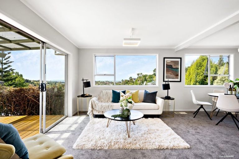 Photo of property in 2/7 Malters Place, Browns Bay, Auckland, 0630