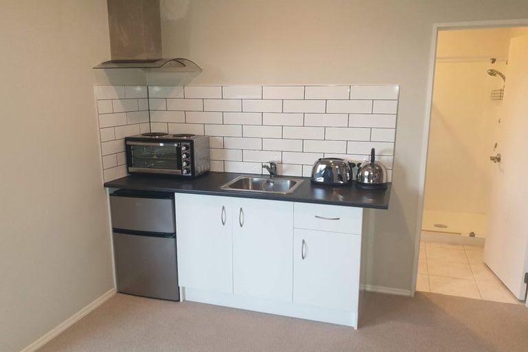 Photo of property in 89g Island Bay Road, Beach Haven, Auckland, 0626