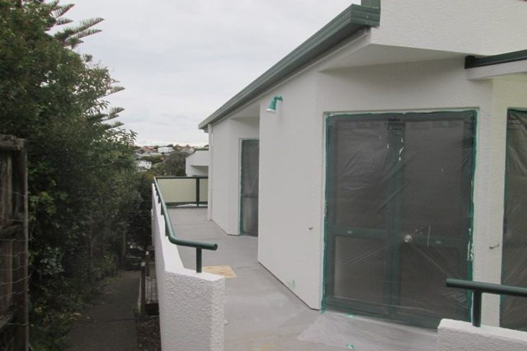 Photo of property in 12a Kiteroa Terrace, Rothesay Bay, Auckland, 0630