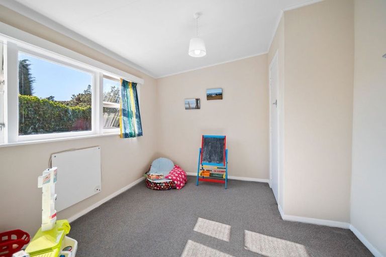 Photo of property in 27 Bond Street, Foxton Beach, Foxton, 4815