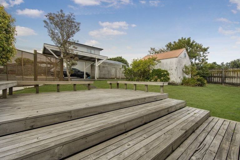 Photo of property in 4/23 Luckens Road, West Harbour, Auckland, 0618