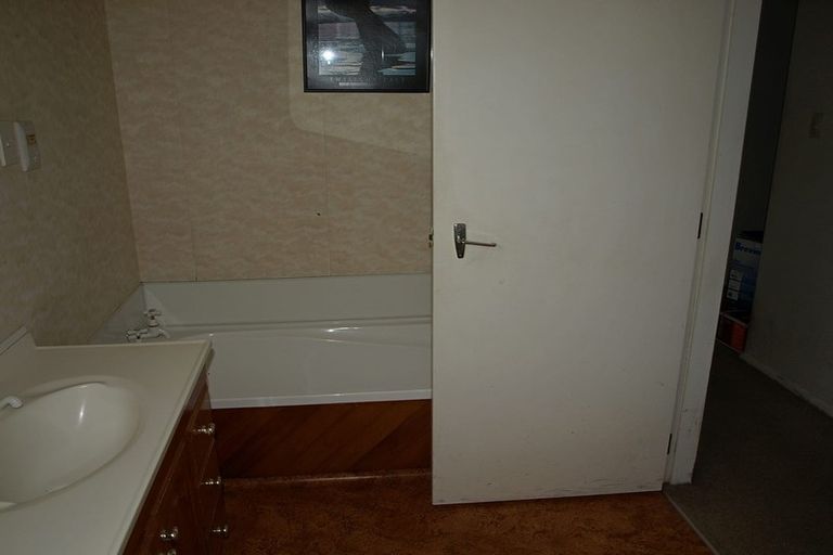 Photo of property in 7 Taylor Terrace, Tawa, Wellington, 5028