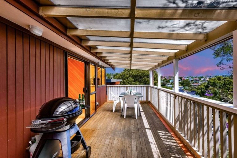 Photo of property in 1/3 Lynngate Place, Hillcrest, Auckland, 0627