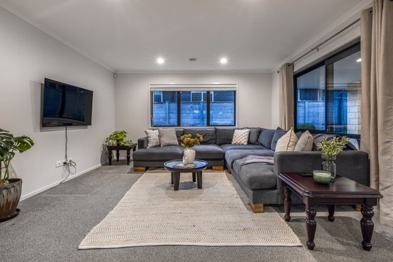 Photo of property in 28 Mooring Close, Whitby, Porirua, 5024