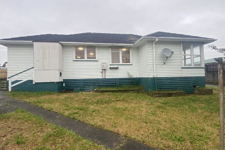 Photo of property in 3 Endeavour Street, Marfell, New Plymouth, 4310