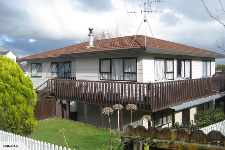 Photo of property in 1/116 Bradbury Road, Botany Downs, Auckland, 2010
