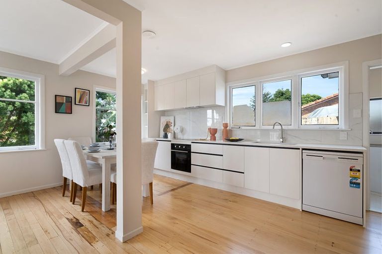 Photo of property in 48a Beaubank Road, Kelston, Auckland, 0602