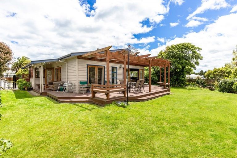 Photo of property in 90 Tamatea Road, Taupo, 3330