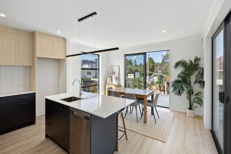 Photo of property in 32 Swanson Road, Henderson, Auckland, 0610