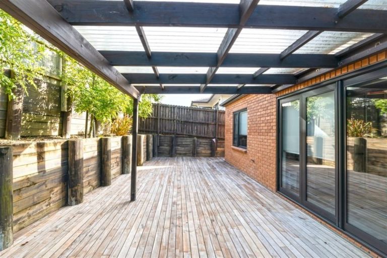 Photo of property in 23 Midhurst Avenue, Henderson, Auckland, 0612