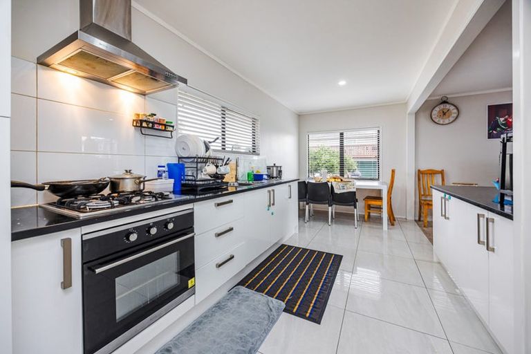 Photo of property in 67 Manuroa Road, Takanini, 2112