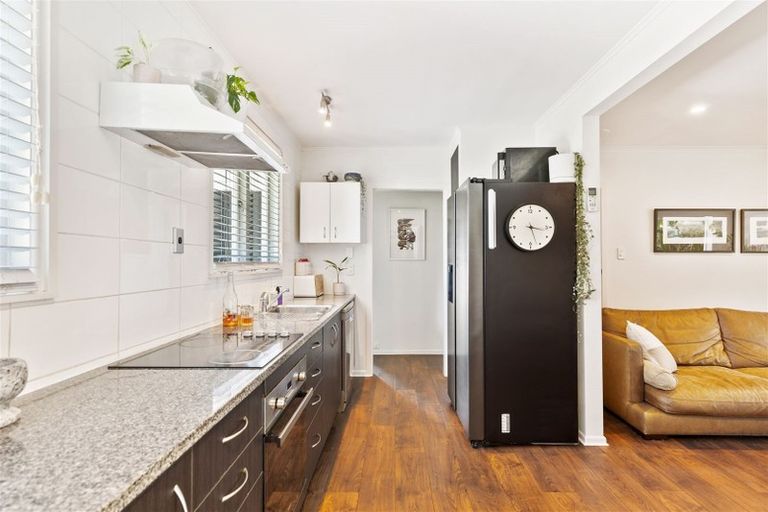 Photo of property in 9 Paewai Road, Glen Eden, Auckland, 0602