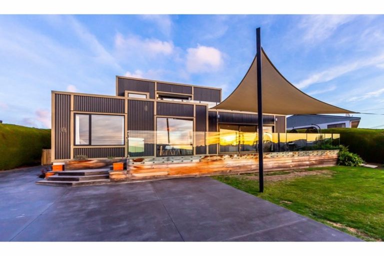 Photo of property in 8 Ngatea Road, Diamond Harbour, Lyttelton, 8971