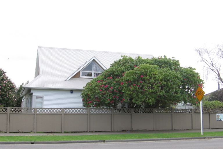 Photo of property in 37 Park Road, West End, Palmerston North, 4412