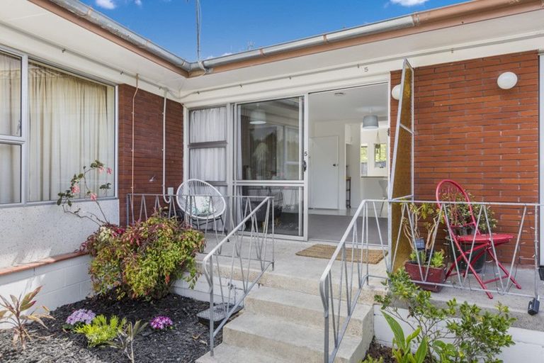 Photo of property in 5/1 Ribblesdale Road, Henderson, Auckland, 0612