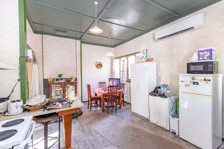 Photo of property in 30 Karaka Street, Castlecliff, Whanganui, 4501