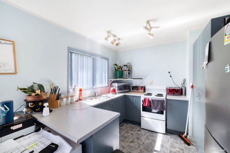 Photo of property in 16 Crompton Road, Massey, Auckland, 0614