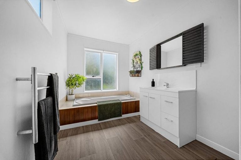 Photo of property in 883 Swanson Road, Swanson, Auckland, 0612