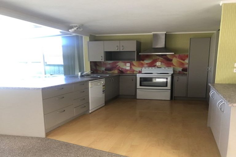 Photo of property in 37 Takapu Street, Henderson, Auckland, 0612