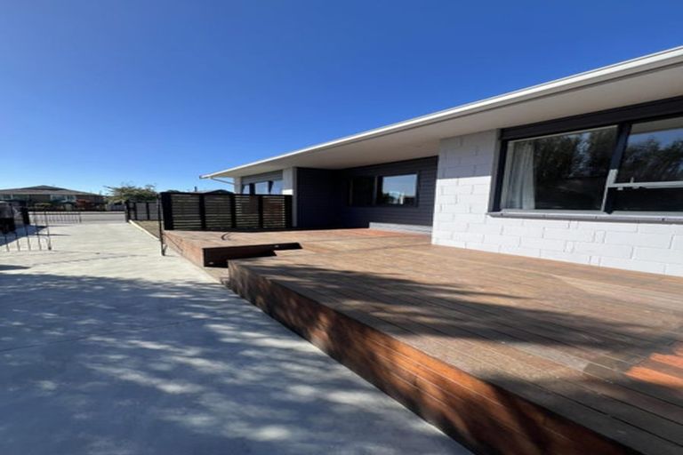 Photo of property in 135 Queenspark Drive, Parklands, Christchurch, 8083