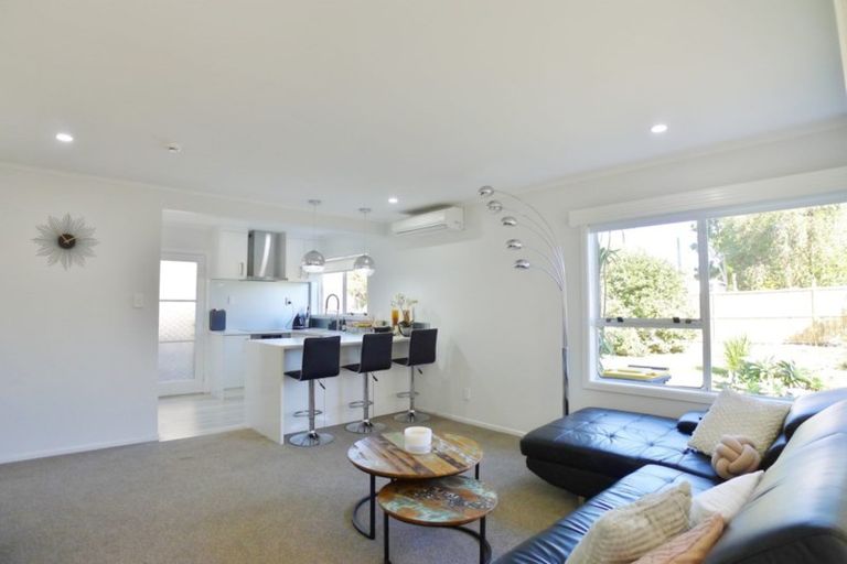 Photo of property in 1/29 Nikau Street, New Lynn, Auckland, 0600