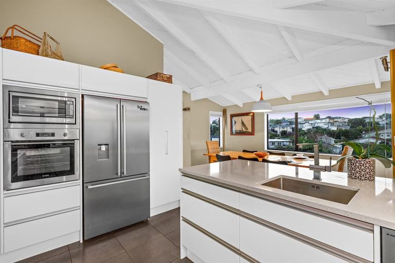 Photo of property in 2/6 Braemar Road, Rothesay Bay, Auckland, 0630