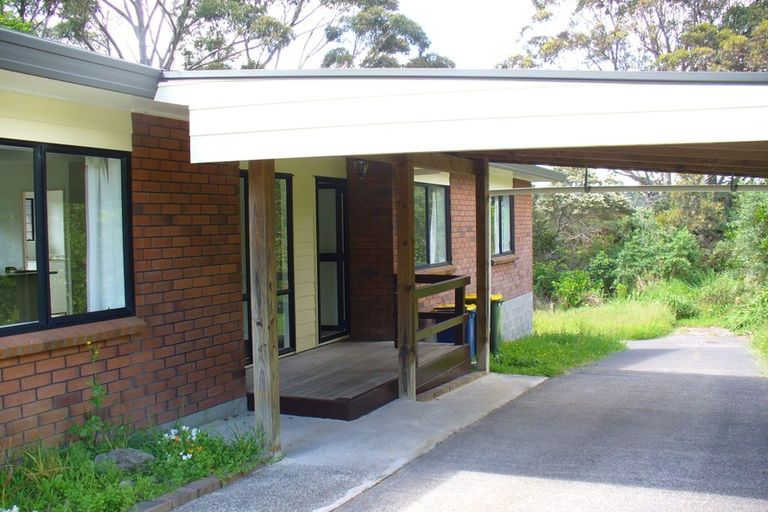 Photo of property in 99 West Harbour Drive, West Harbour, Auckland, 0618