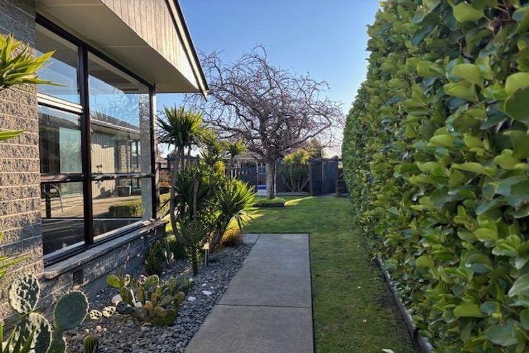 Photo of property in 12 Masham Road, Broomfield, Christchurch, 8042