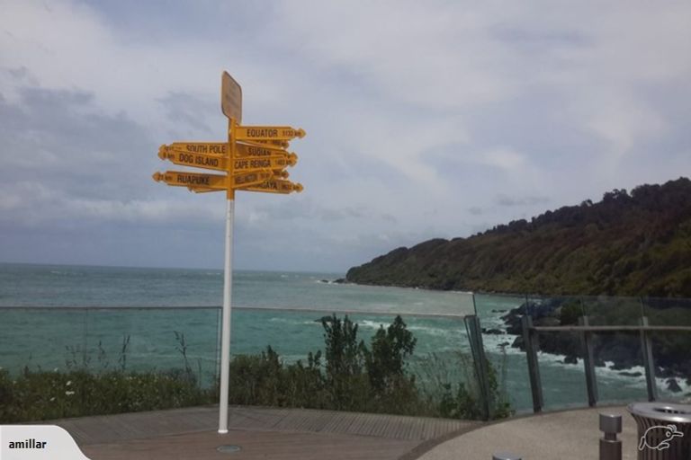 Photo of property in 174 Marine Parade, Bluff, 9814