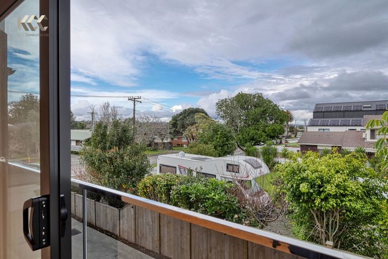 Photo of property in 2/14 Kerswill Place, Pakuranga, Auckland, 2010