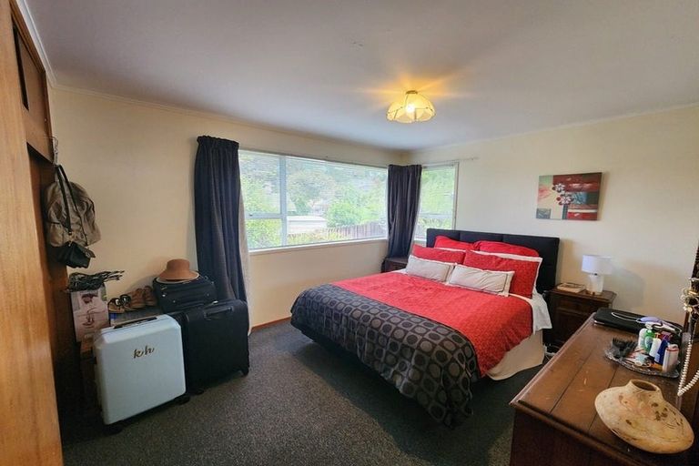 Photo of property in 1/5 Kerria Place, Sunnynook, Auckland, 0620
