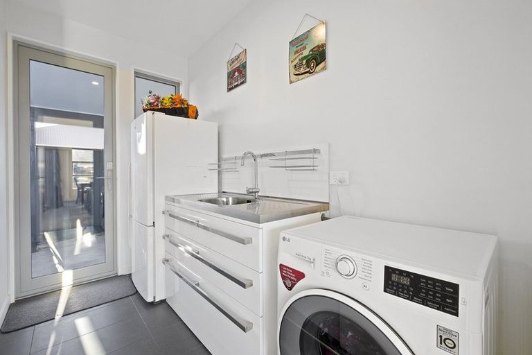 Photo of property in 12 Magnetic Place, Cromwell, 9310