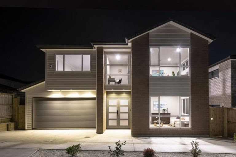 Photo of property in 30 Carrickdawson Drive, Flat Bush, Auckland, 2019