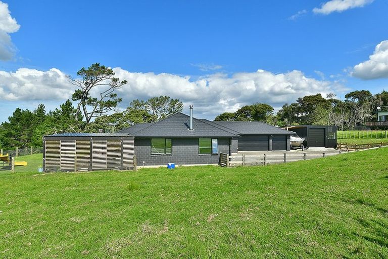 Photo of property in 87 Sheffield Road, Helensville, 0875